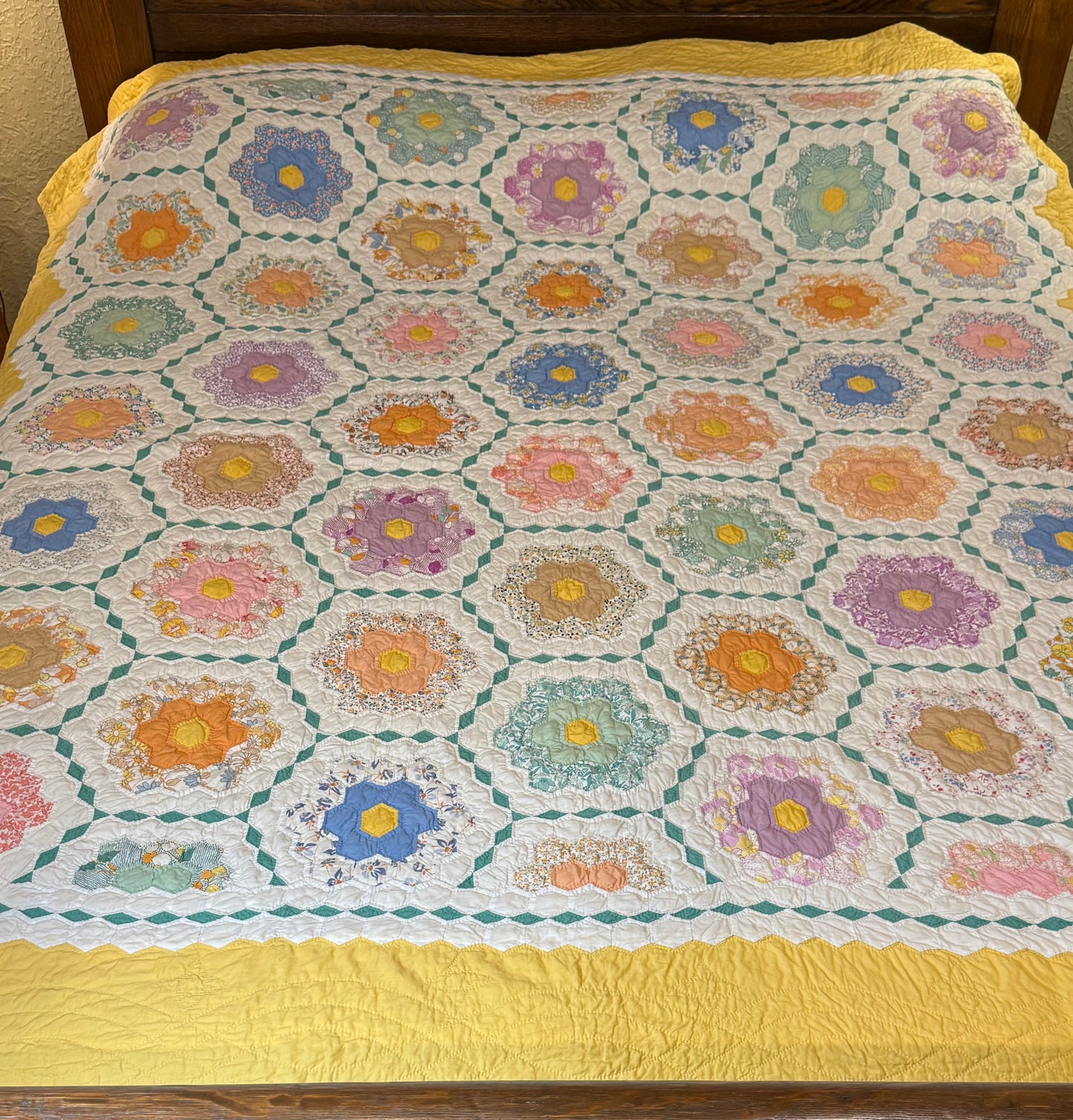 Colorful Grannies Flower Garden Quilt