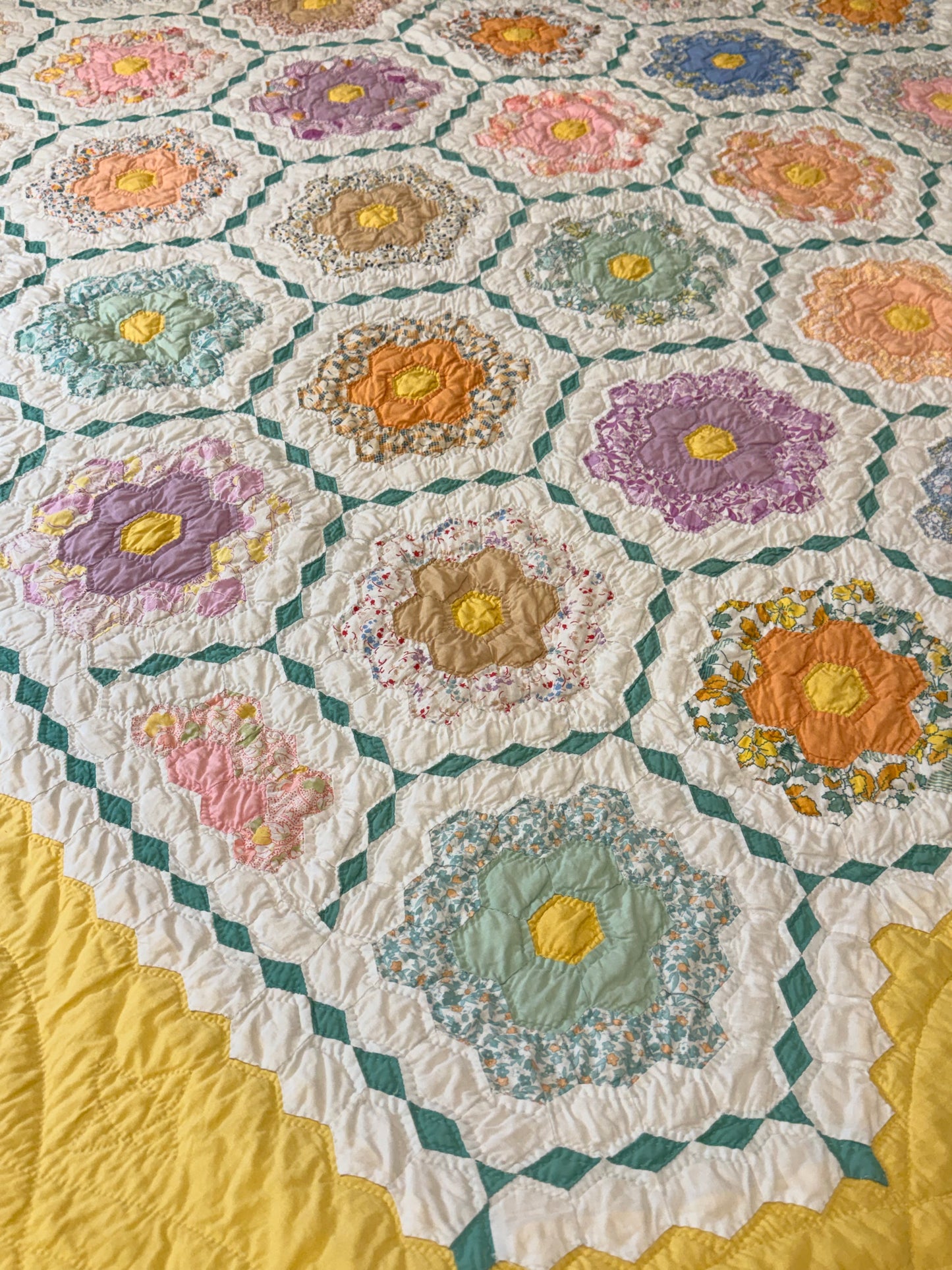 Colorful Grannies Flower Garden Quilt