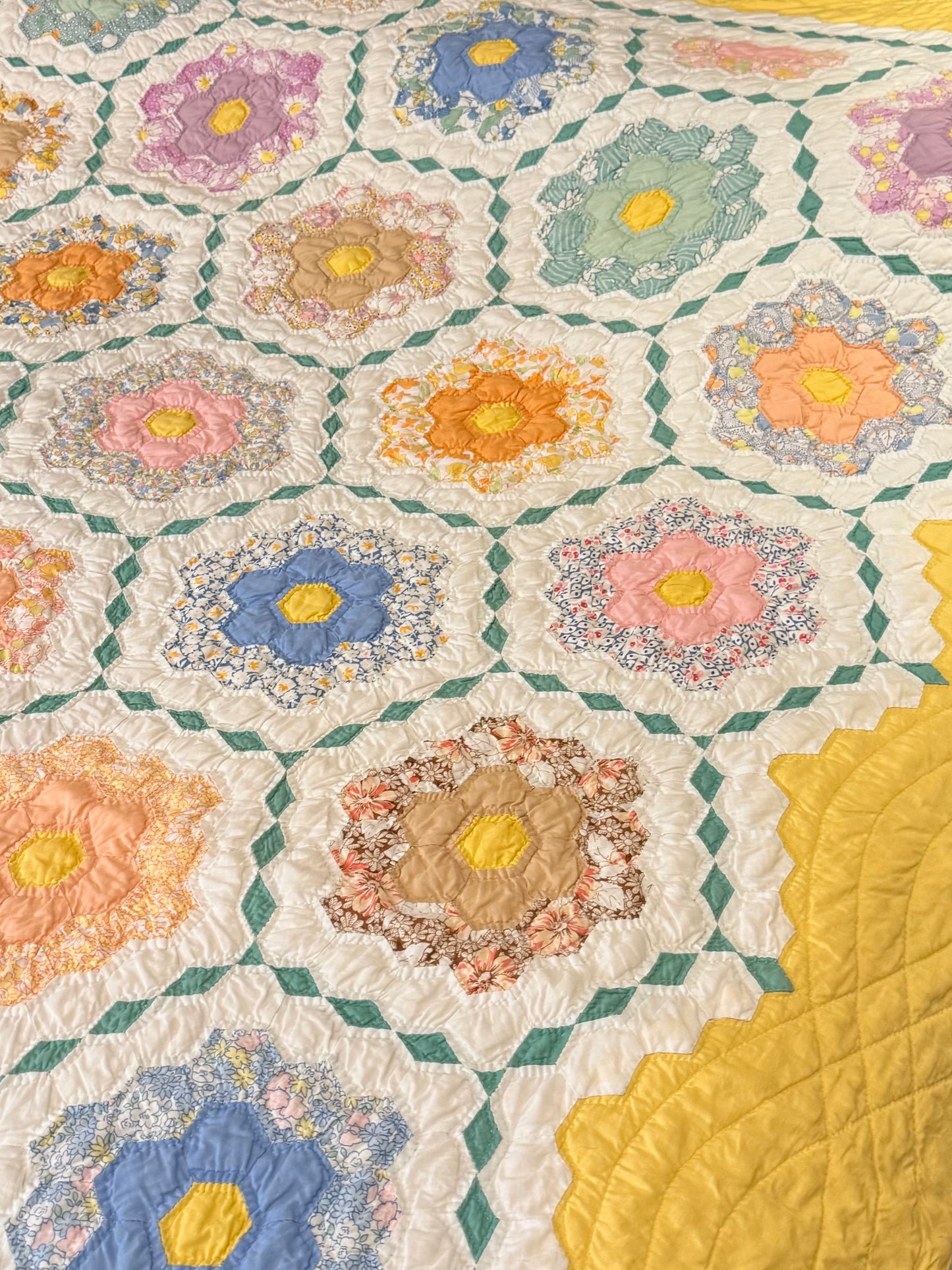 Colorful Grannies Flower Garden Quilt