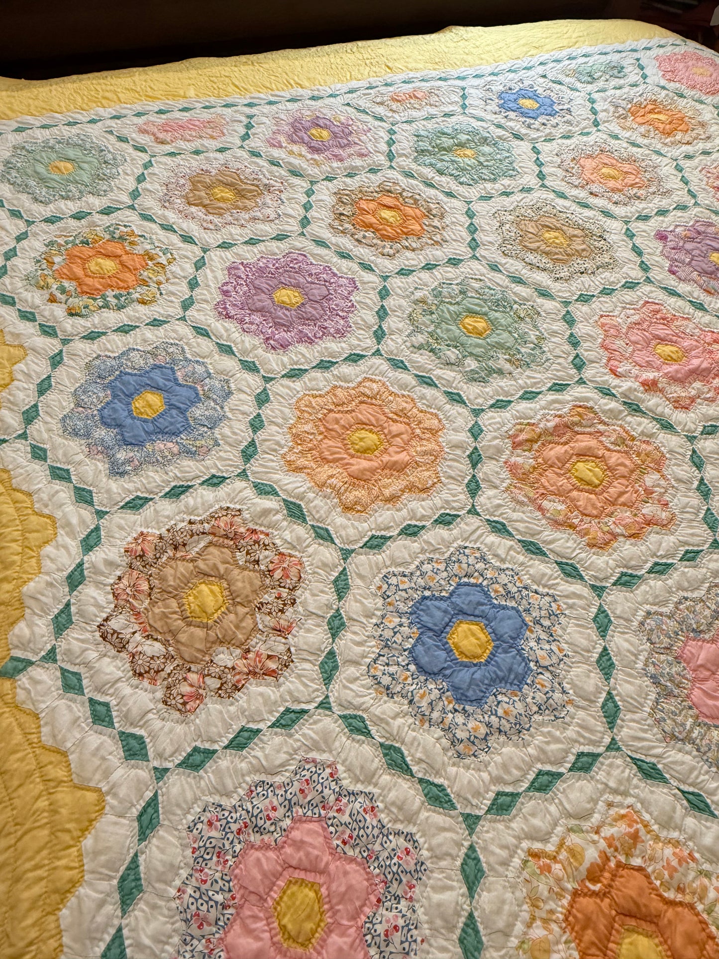 Colorful Grannies Flower Garden Quilt