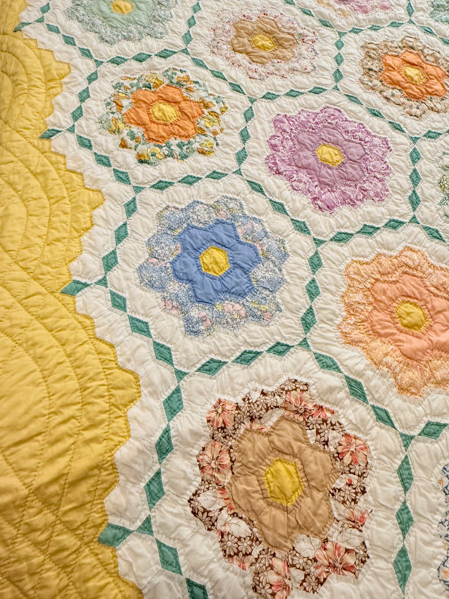 Colorful Grannies Flower Garden Quilt