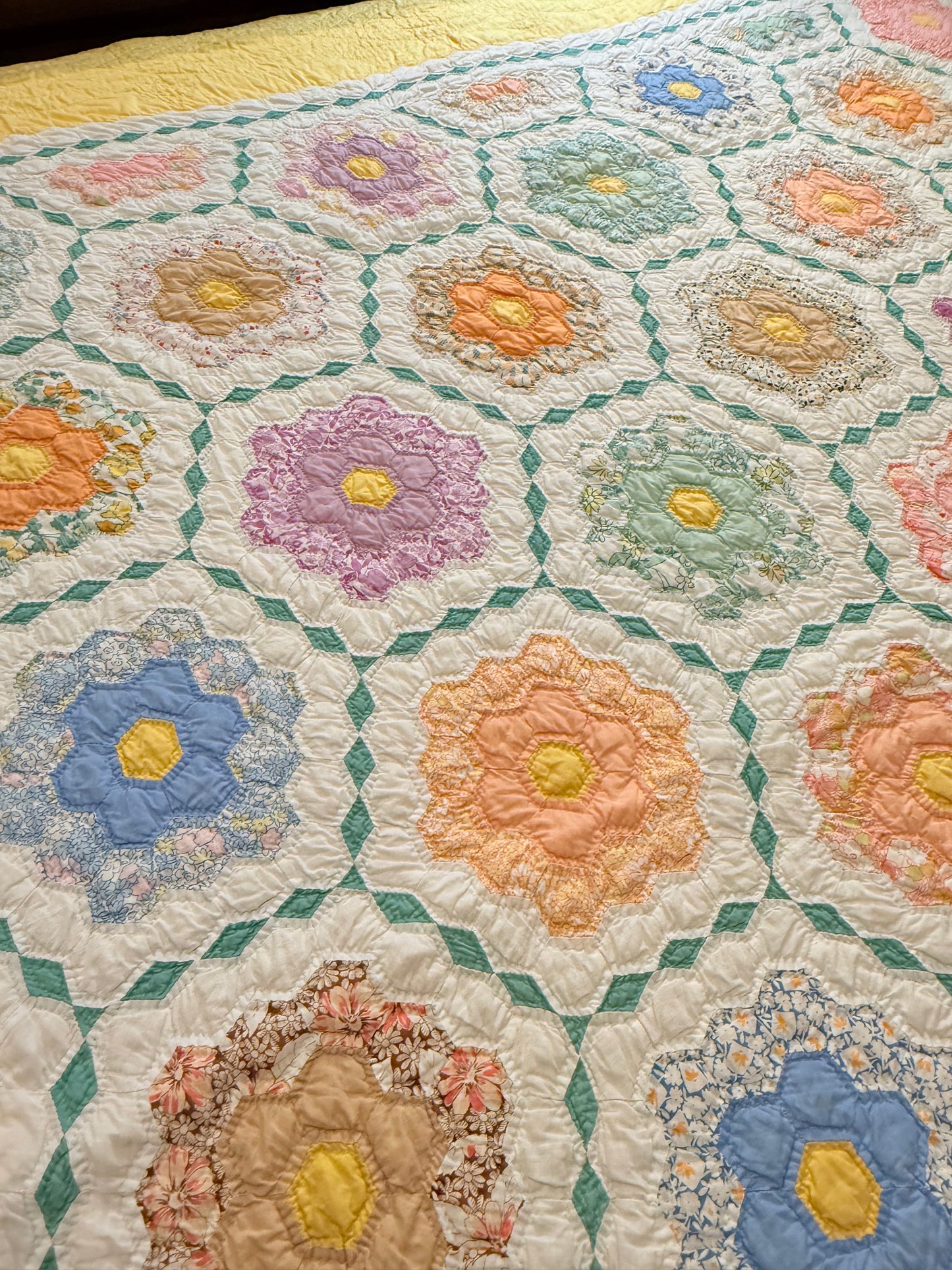Colorful Grannies Flower Garden Quilt