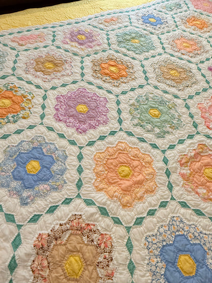 Colorful Grannies Flower Garden Quilt