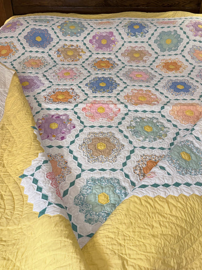 Colorful Grannies Flower Garden Quilt