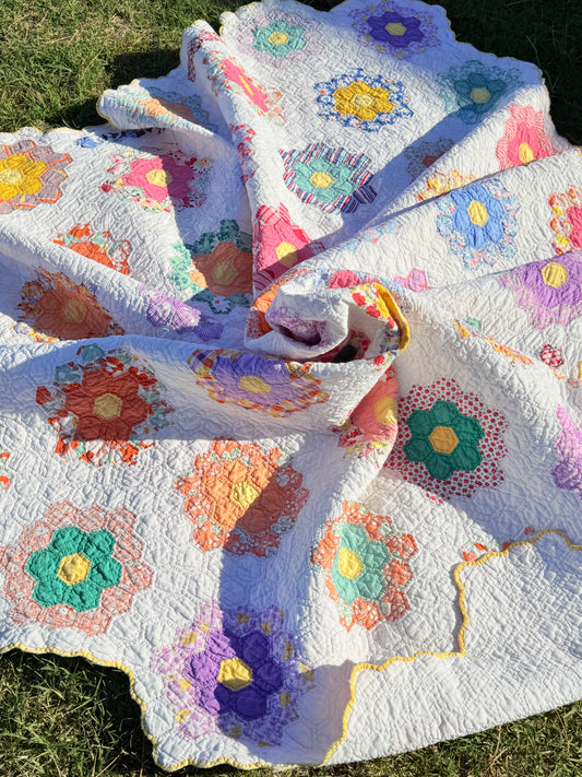 1930’s Grannies Flower Garden Quilt