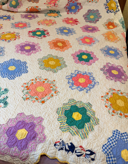 1930’s Grannies Flower Garden Quilt