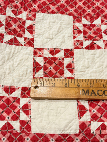 Small Scale Evening Stars in a 9 Patch Quilt