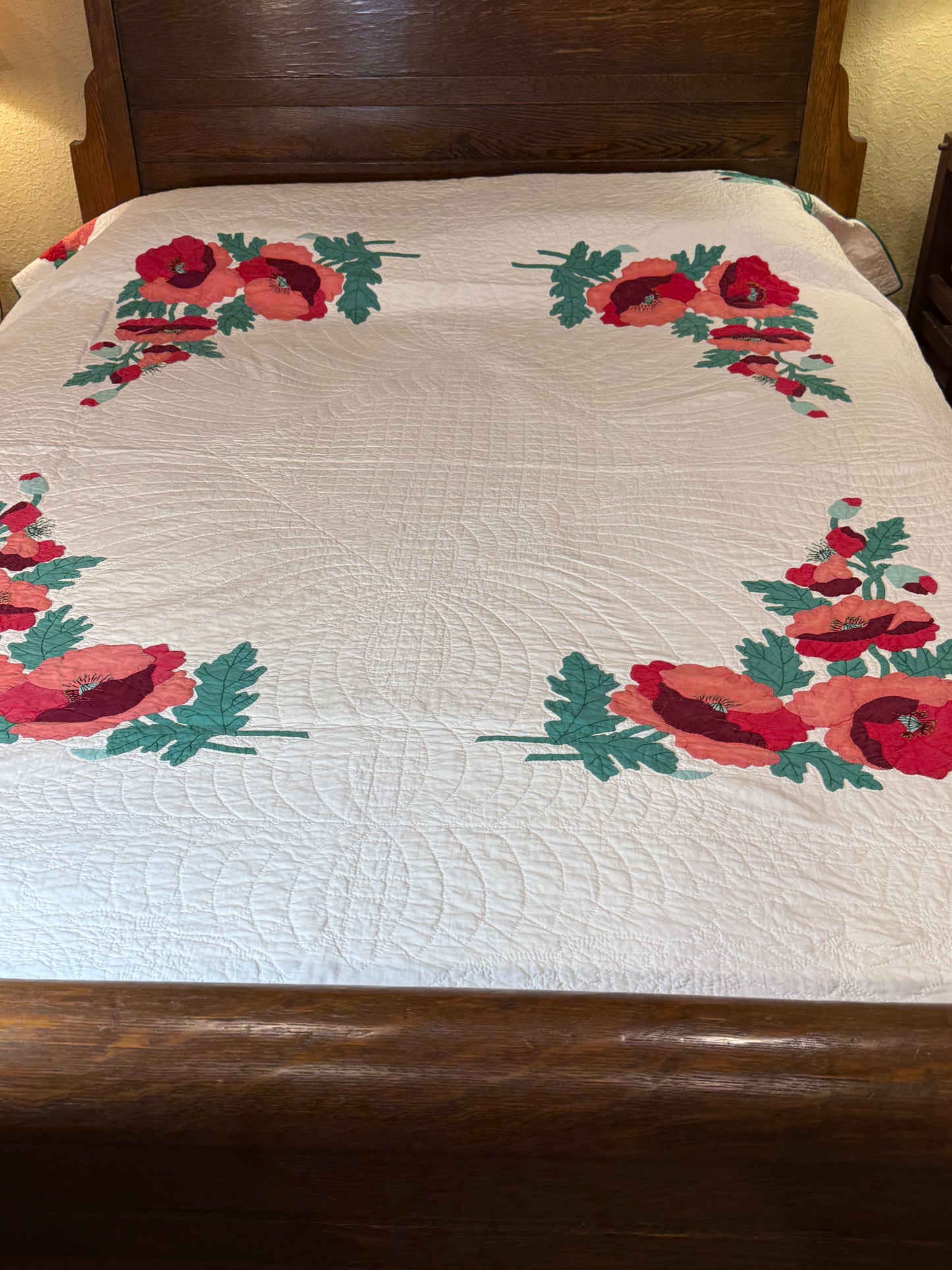 Majestic Poppy Vintage Applique Quilt