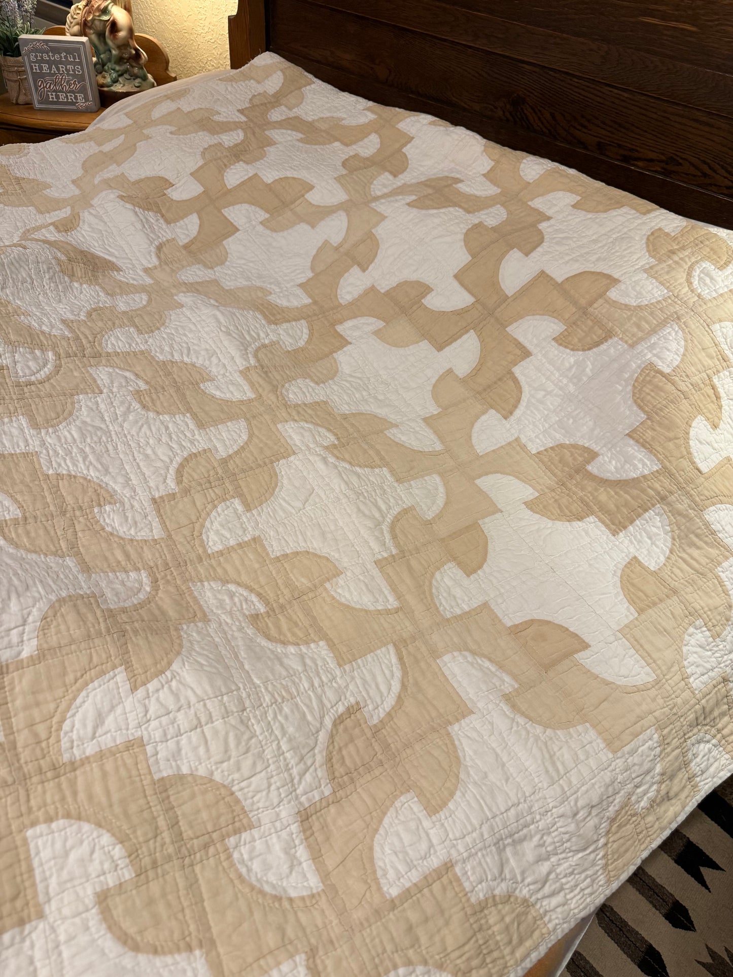 Drunkards Path Quilt in Neutrals