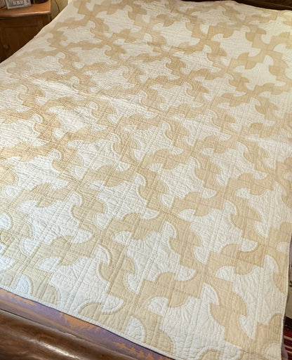 Drunkards Path Quilt in Neutrals