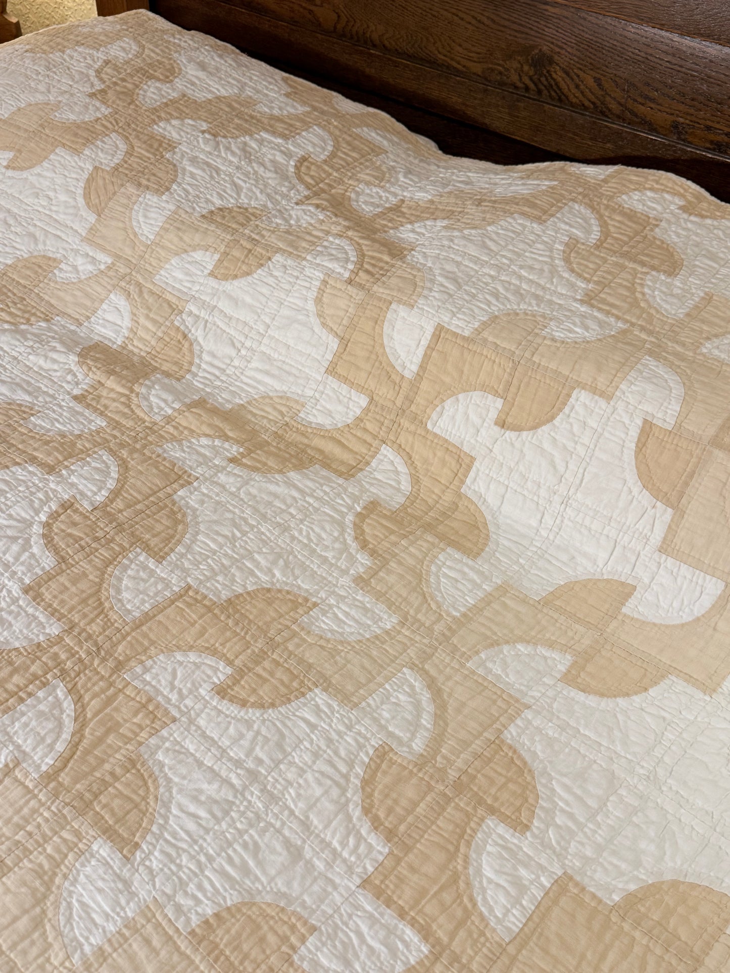 Drunkards Path Quilt in Neutrals