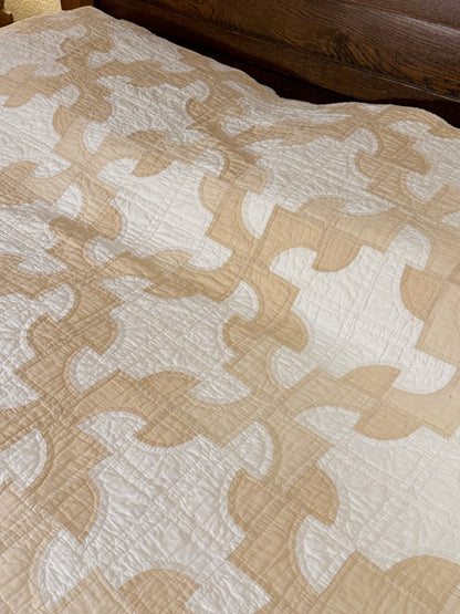 Drunkards Path Quilt in Neutrals