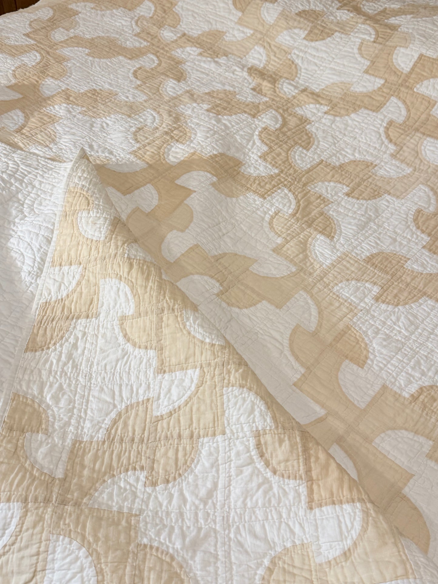 Drunkards Path Quilt in Neutrals