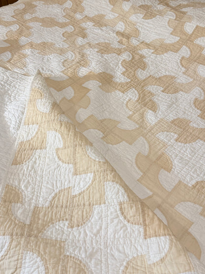 Drunkards Path Quilt in Neutrals