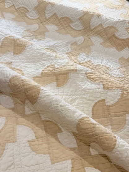 Drunkards Path Quilt in Neutrals