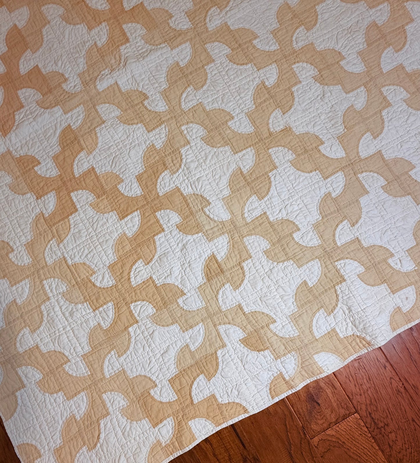 Drunkards Path Quilt in Neutrals