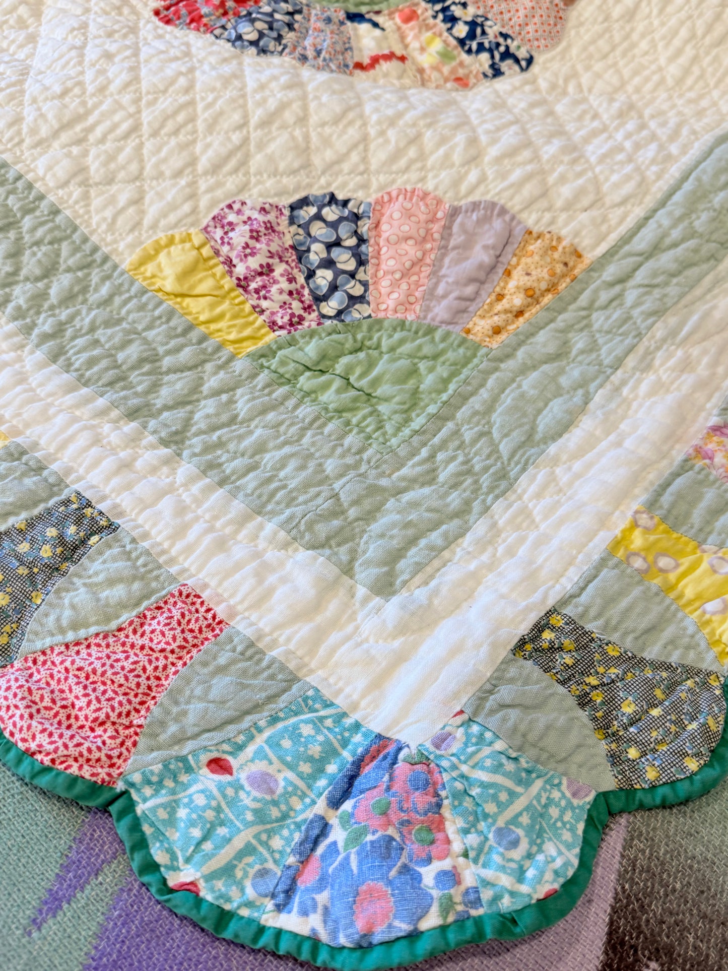 Dresden Plate with Rainbow Border Quilt