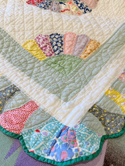 Dresden Plate with Rainbow Border Quilt